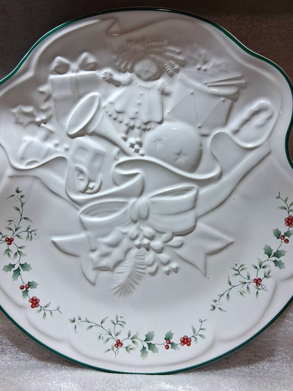 Pfaltzgraff WINTERBERRY Plate Goodies 109-278-00 ESTATE SALE 1997 - Picture 6 of 11